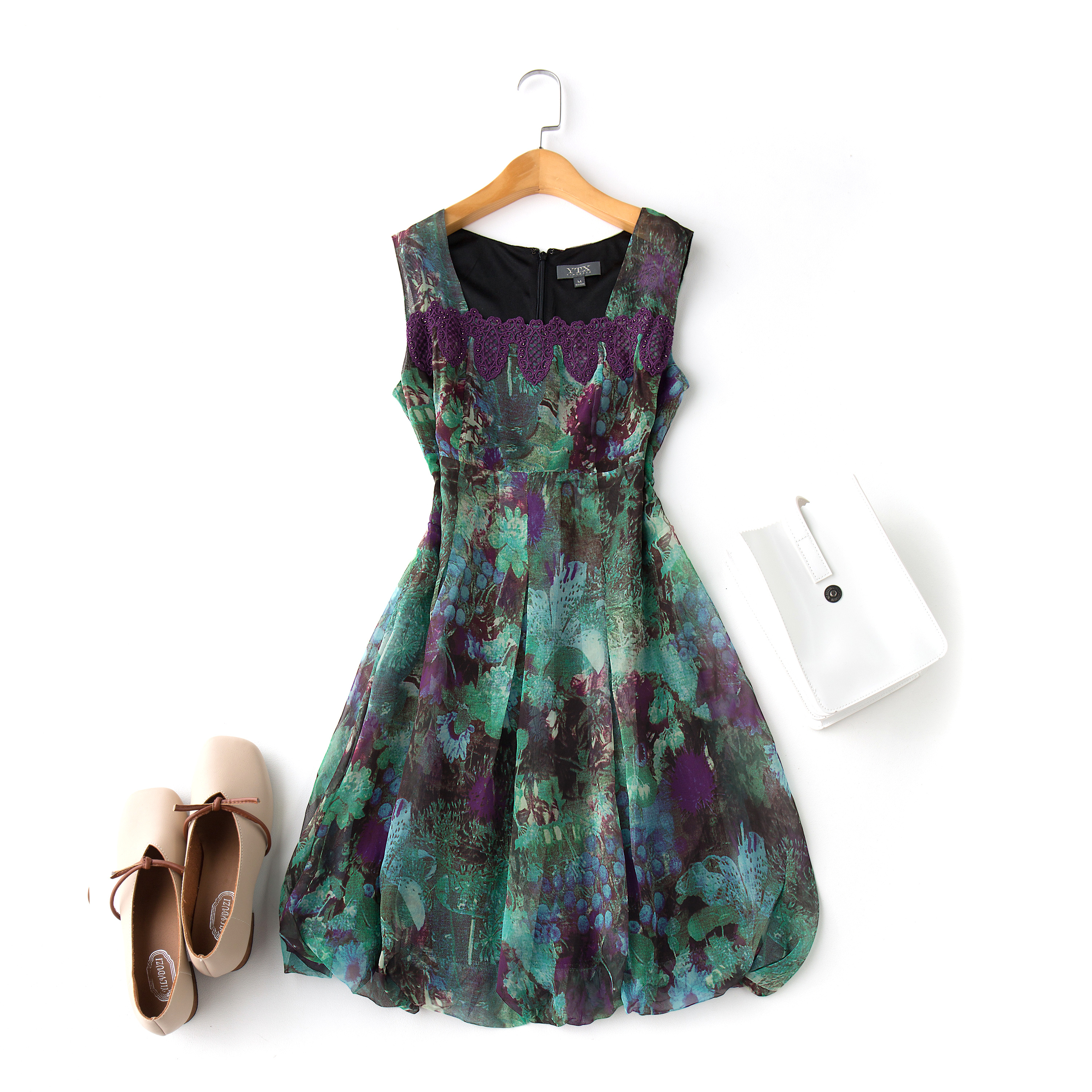 服裝與靜物拍攝 掛拍、平鋪與模特展示的專業技巧